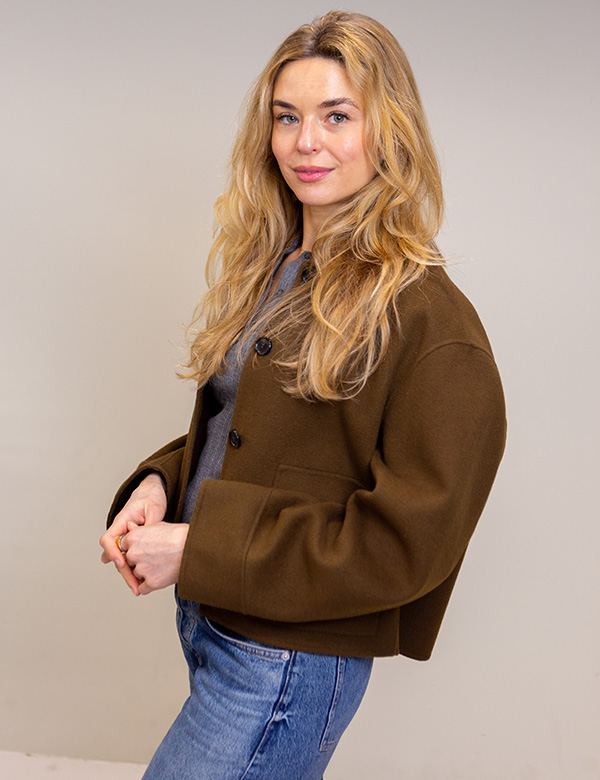 Vrouwelijk model met blond haar Tiffany