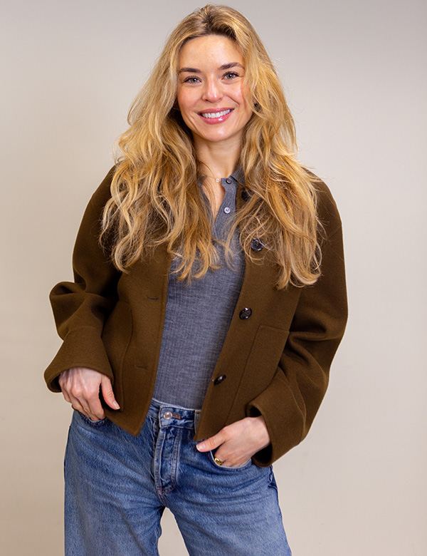 Vrouwelijk model met blond haar Tiffany