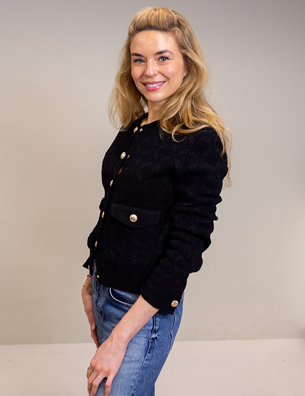 Vrouwelijk model met blond haar Tiffany