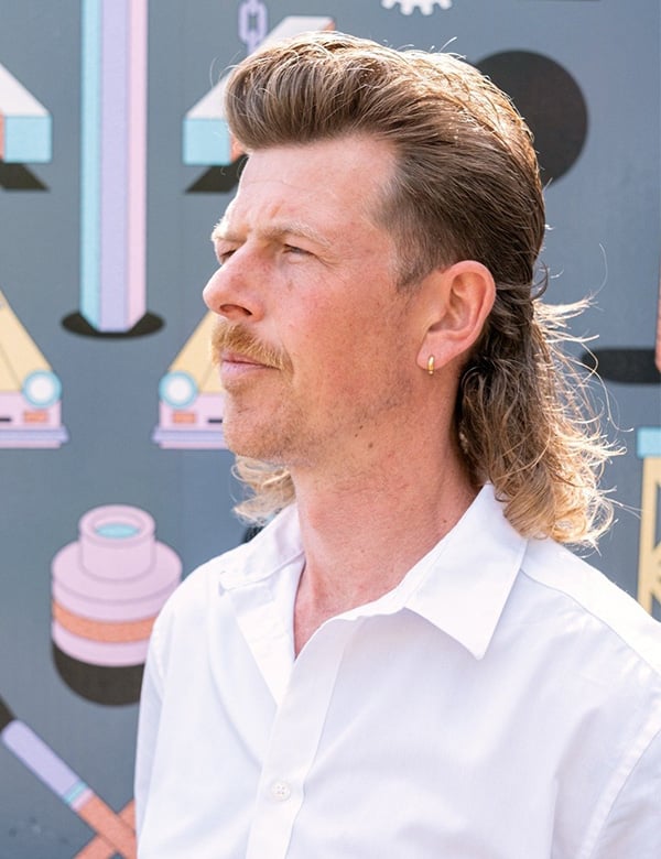 Mannelijk model met donkerblond haar Tom W.