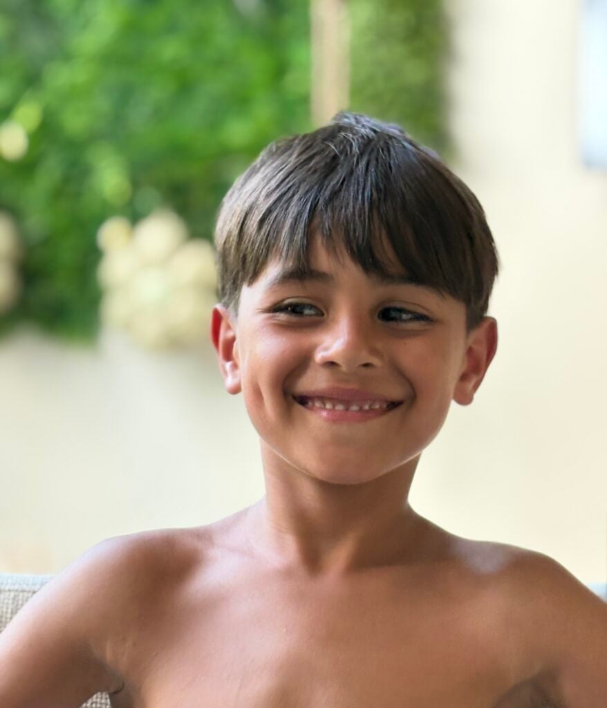 Kindermodel met zwart haar Ace