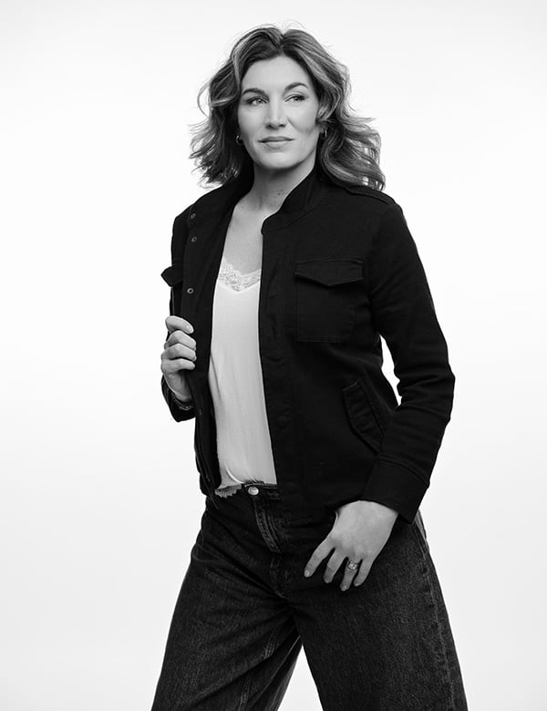 Vrouwelijk model met lichtbruin haar Erne.