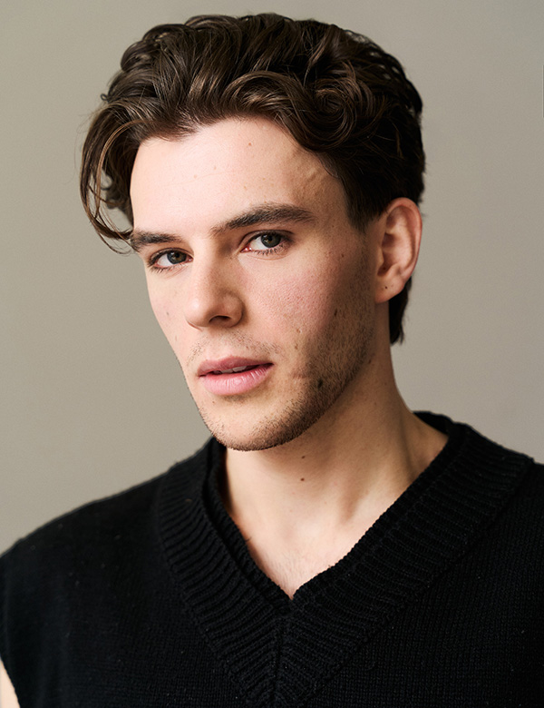 Mannelijk model met donkerbruin haar Ibrahim Na.