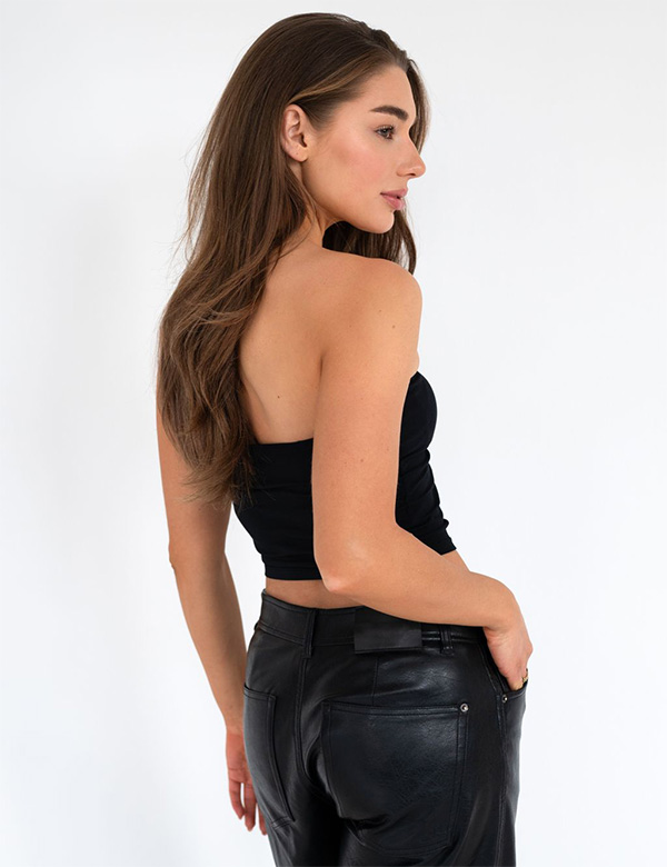 Vrouwelijk model met bruin haar Isabelle B.