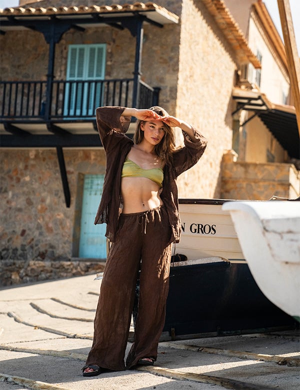 Vrouwelijk model met bruin haar Isabelle B.