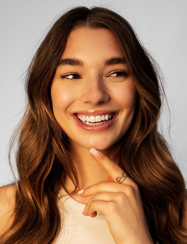 Vrouwelijk model met lichtbruin haar isabelle b.