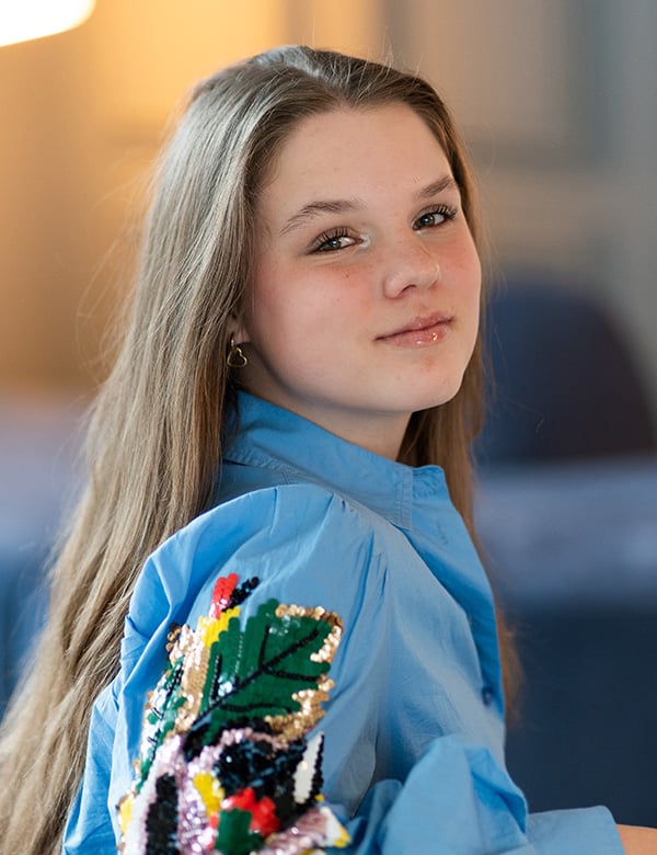 Kinderlijk model met donkerblond haar Isabelle V.