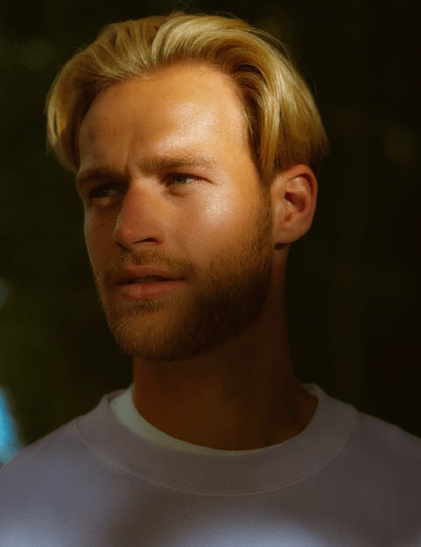 Mannelijk model met blond haar Johan H.