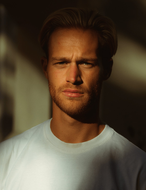 Mannelijk model met blond haar Johan H.