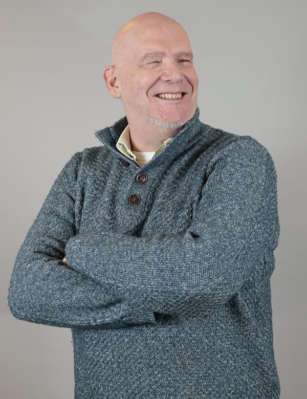 Mannelijk model met kaal hoofd John