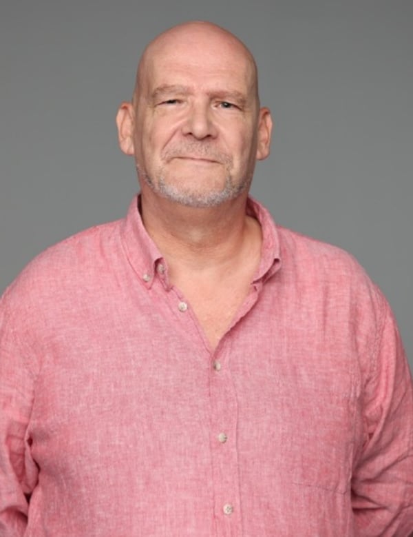 Mannelijk model met bruine ogen John Go.