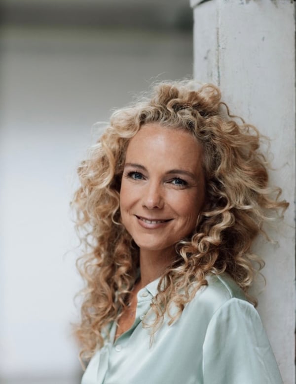 Vrouwelijk model met blond haar Judith M.