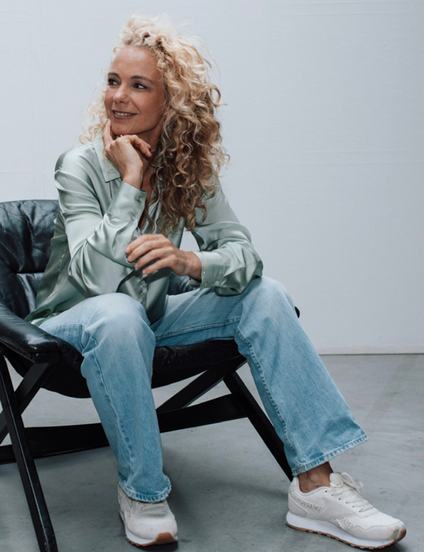 Vrouwelijk model met blond haar Judith M.
