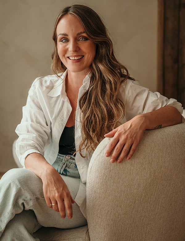 Vrouwelijk model met lichtbruin lang haar Kirsten H.