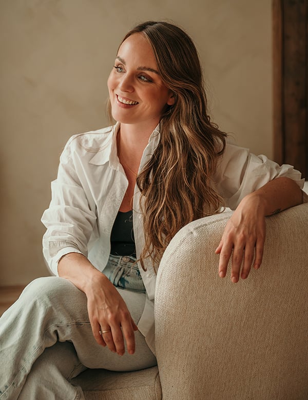 Vrouwelijk model met lichtbruin lang haar Kirsten H.