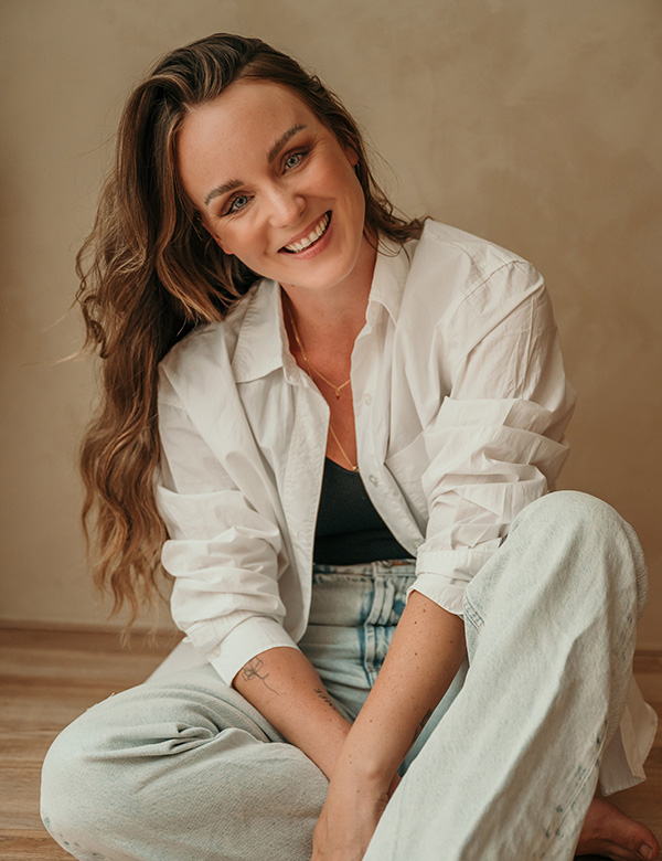 Vrouwelijk model met lichtbruin lang haar Kirsten H.