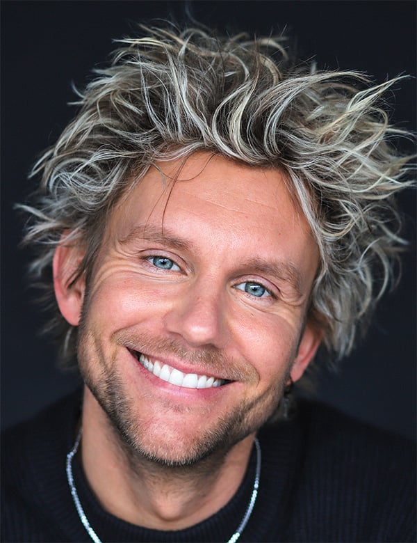 Mannelijk model met blond haar koen br.