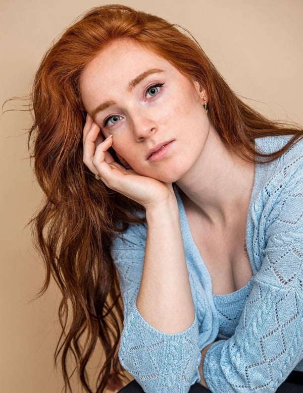 Vrouwelijk model met rood haar Lindsey K.