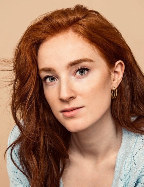 Vrouwelijk model met rood haar lindsey k.