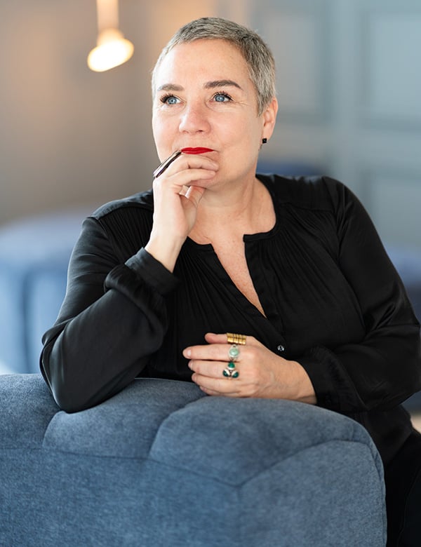 Vrouwelijk model met donkerblond/grijs haar Margreet V.