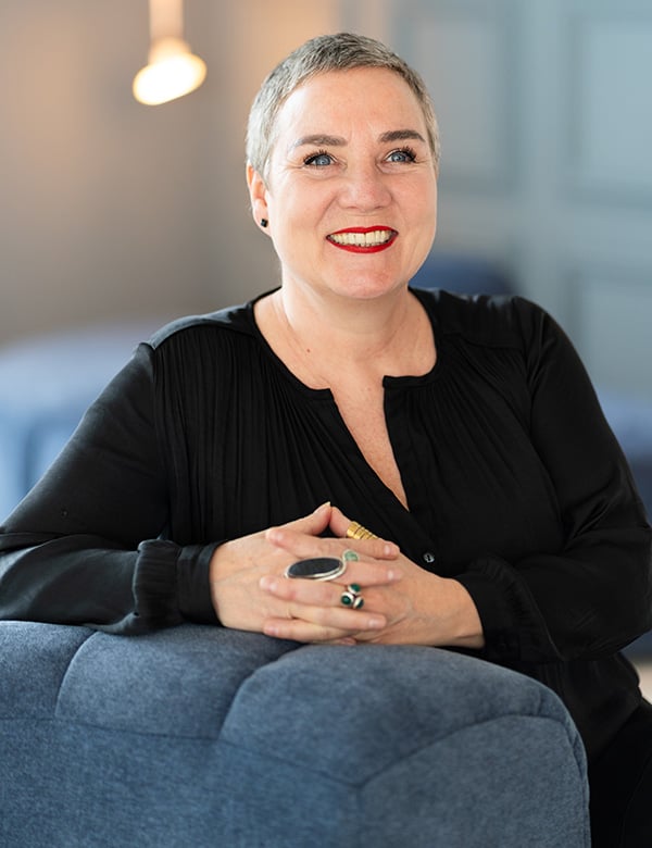 Vrouwelijk model met donkerblond/grijs haar Margreet V.