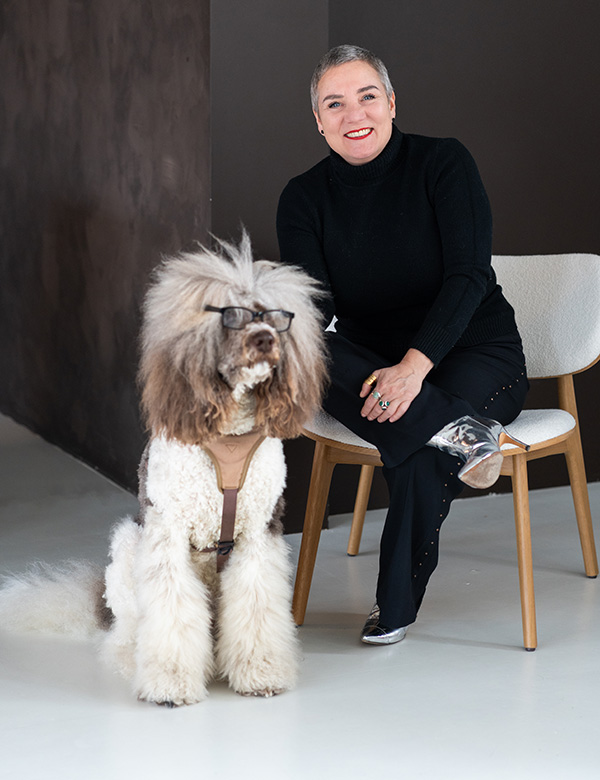 Vrouwelijk model met donkerblond/grijs haar Margreet V.