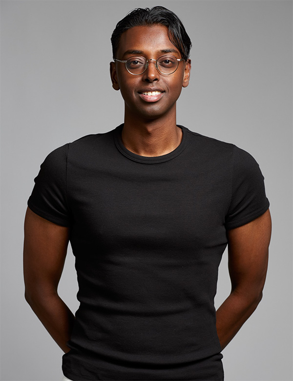 Mannelijk model met zwart haar en bruine ogen Mohamed A.