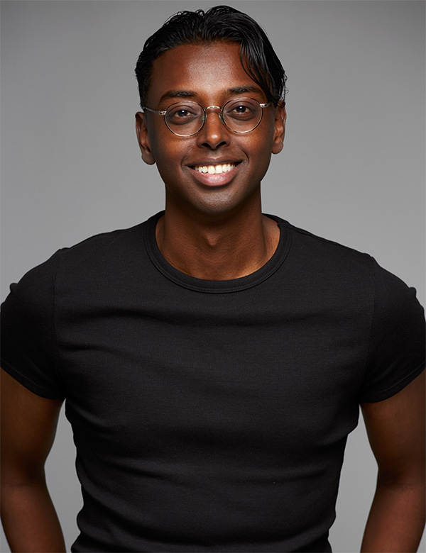 Mannelijk model met zwart haar en bruine ogen Mohamed A.