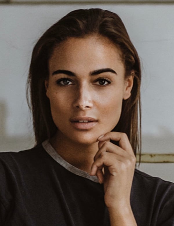 Model Vrouwelijk model met bruin haar casey