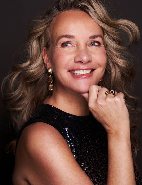 Vrouwelijk model met lang blond haar Danielle B.