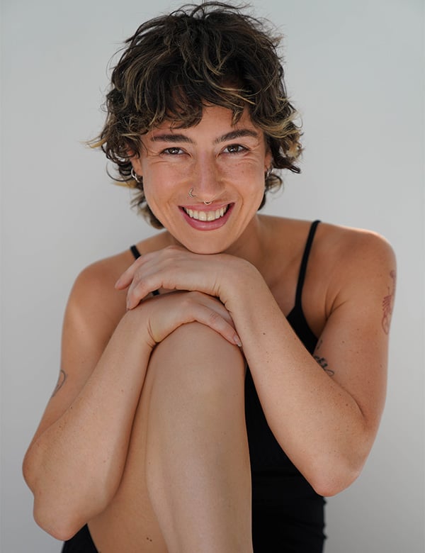Vrouwelijk model bruin haar Esmee