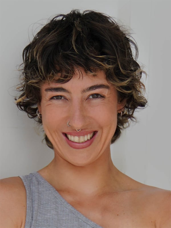 Vrouwelijk model bruin haar esmee