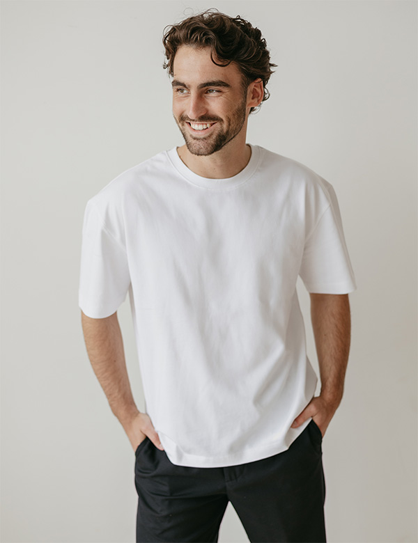 Mannelijk model met donkerbruin haar Jesse D.