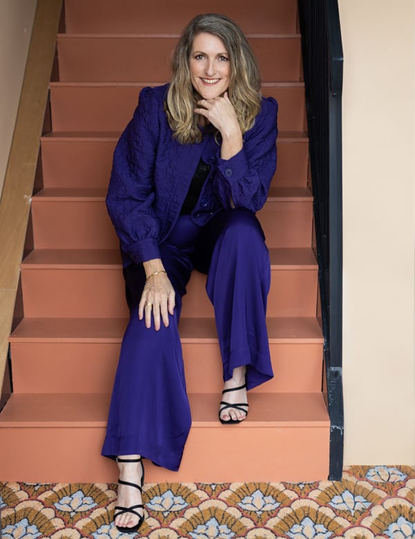 Vrouwelijk model met blond/grijs haar Katinka