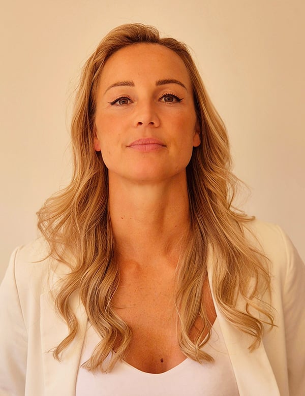 vrouwelijk model met lang blond haar Lucienne P.