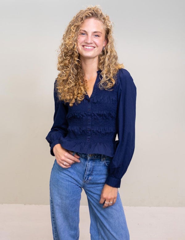 Vrouwelijk model met blond haar Semmy