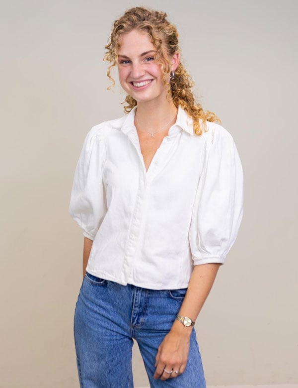 Vrouwelijk model met blond haar Semmy