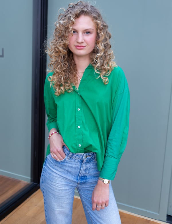 Vrouwelijk model met blond haar Semmy