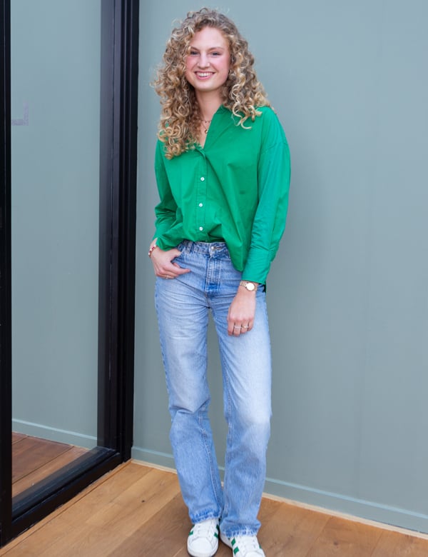 Vrouwelijk model met blond haar Semmy