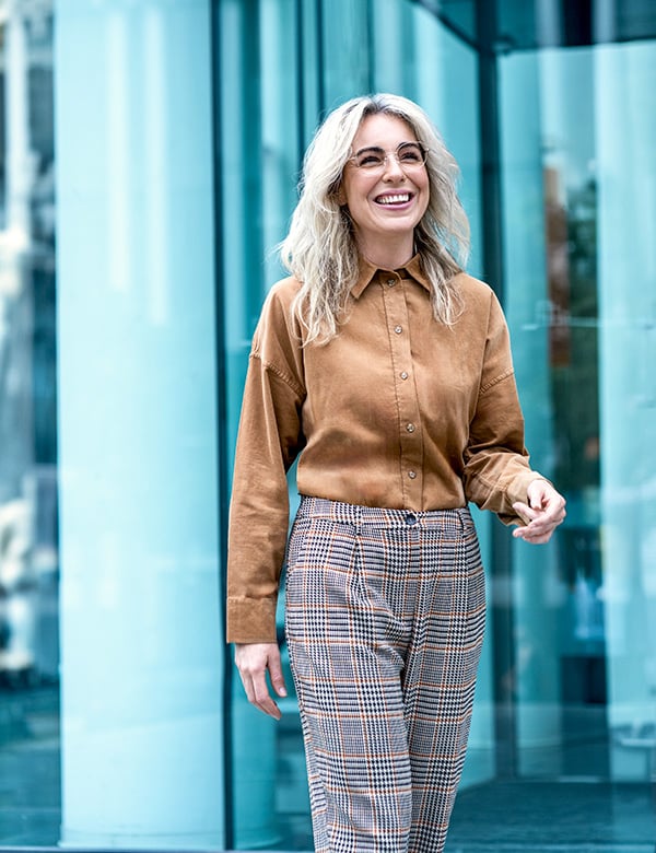 Vrouwelijk model met lang blond haar Vienne B.