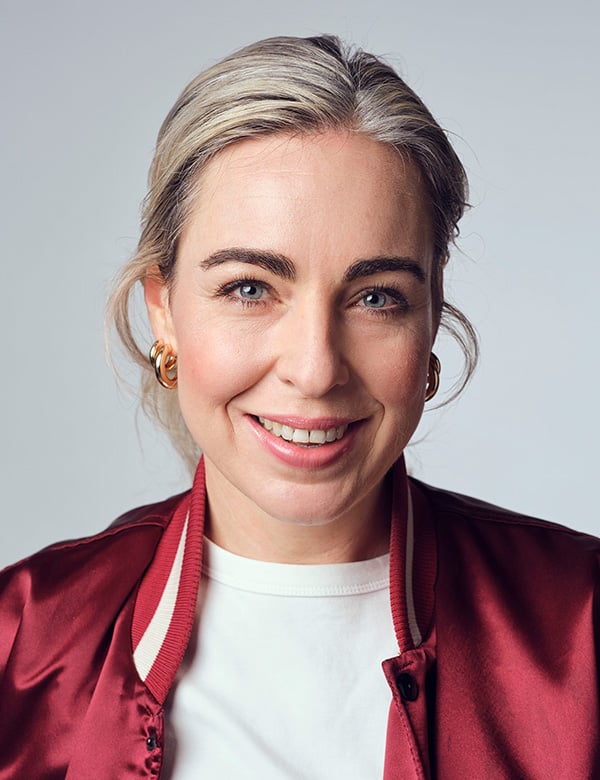 Vrouwelijk model met lang blond haar Vienne B.