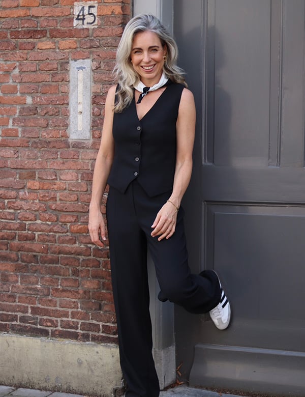 Vrouwelijk model met lang blond haar Vienne B.