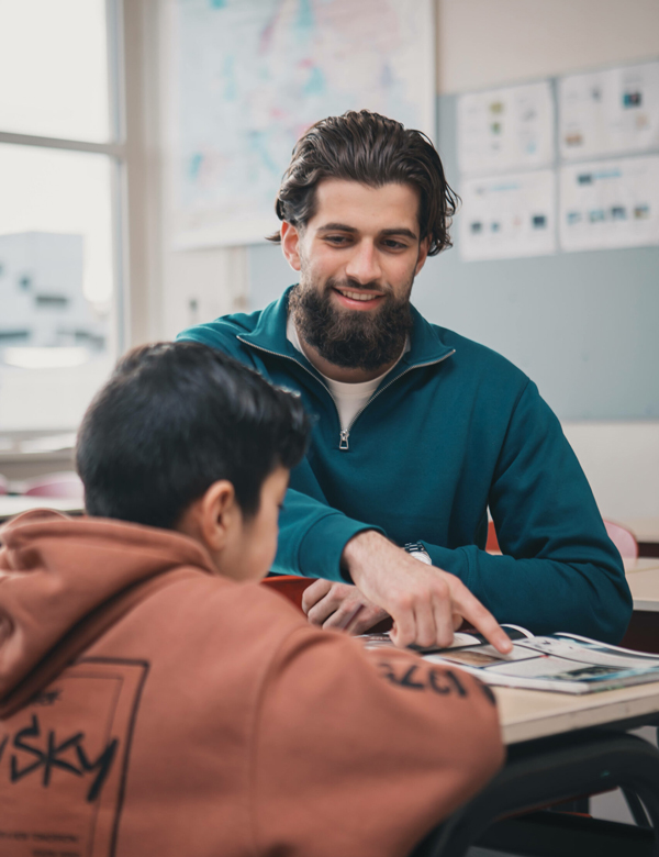 Mannelijk model met bruin haar Yusuf