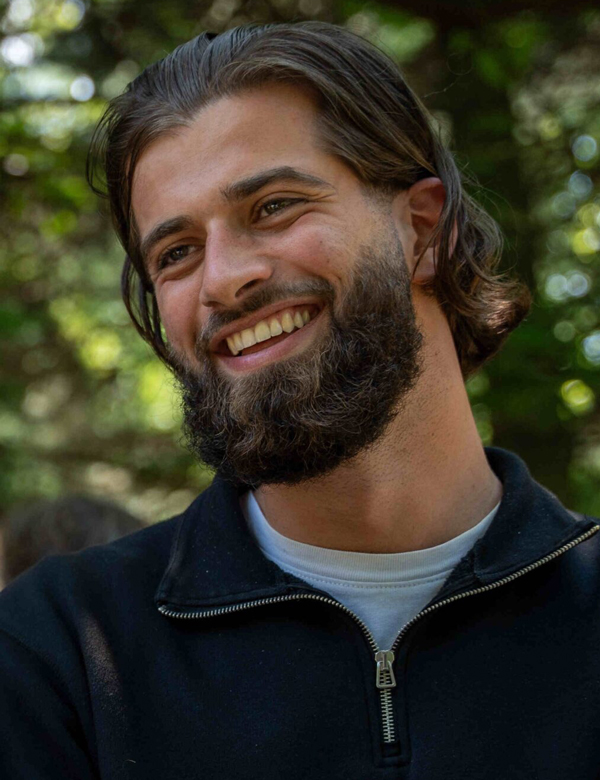 Mannelijk model met bruin haar Yusuf