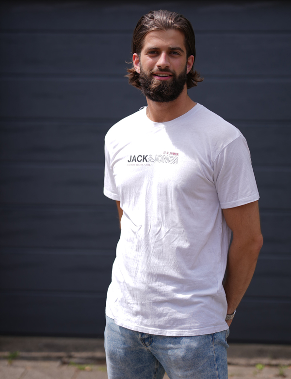 Mannelijk model met bruin haar Yusuf