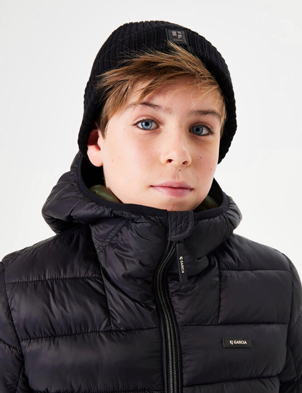 Kindermodel met kort bruin haar Cas B.