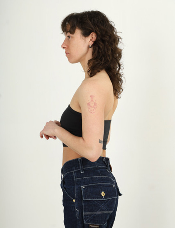 vrouwelijk model met donkere krullen Esmee H.