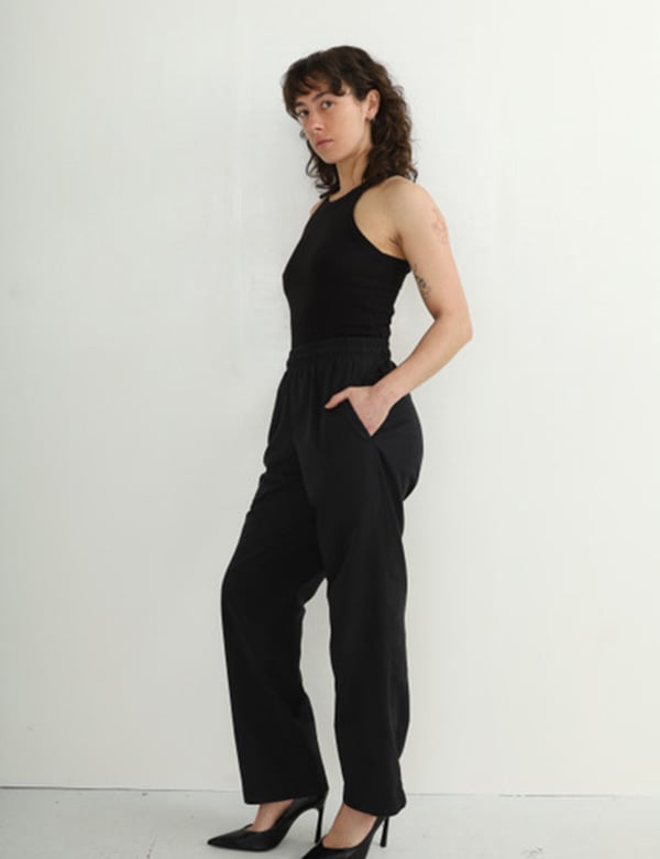 vrouwelijk model met donkere krullen Esmee H.
