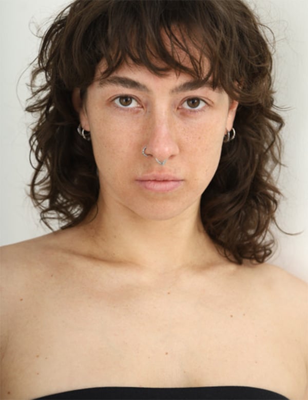 Vrouwelijk model met bruin haar Esmee H.
