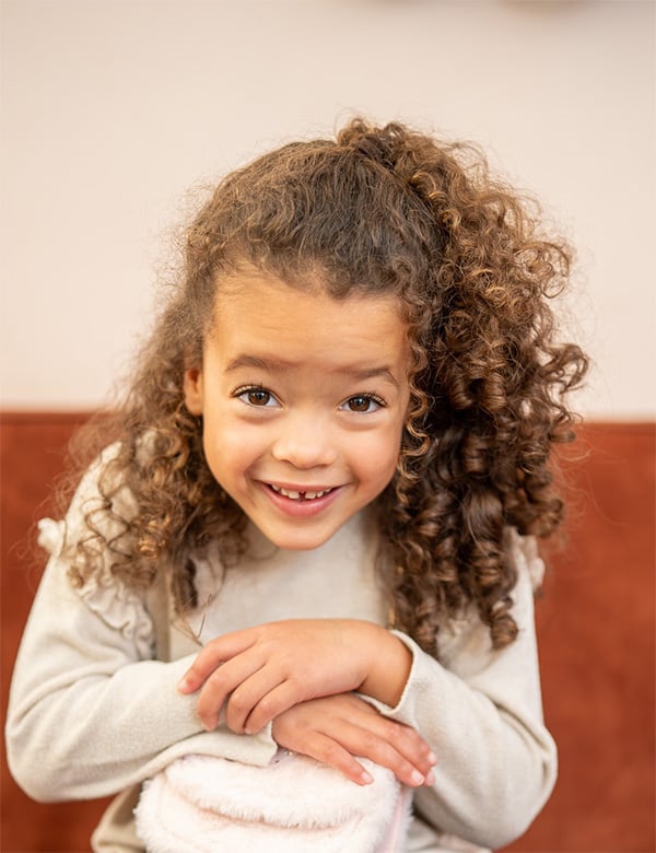 Kindermodel met donkerbruin haar Joëlle F.